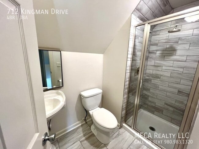 Building Photo - 712 Kingman Dr