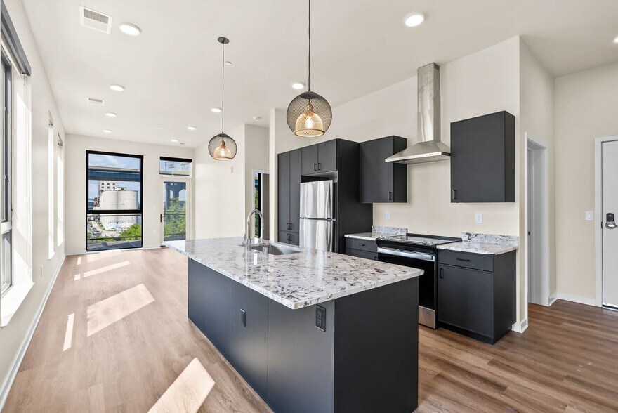 Building Photo - 777 W Freshwater Way