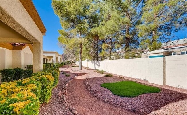 Building Photo - 8512 Desert Holly Dr