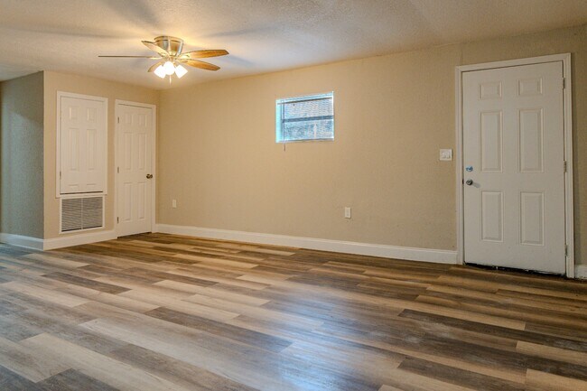 Building Photo - 129 W Church St