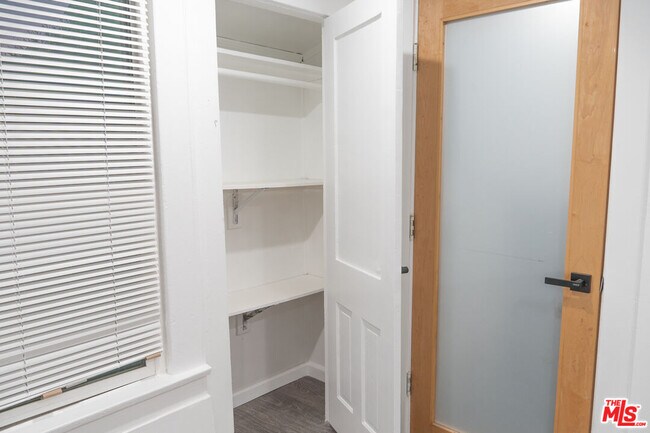 Building Photo - 346 Laveta Terrace