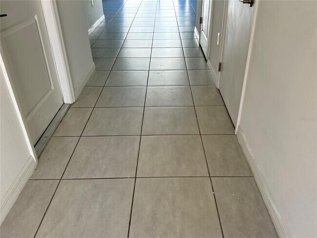 Building Photo - 2946 Canary Ave