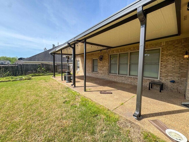 Building Photo - 10521 Red Stone Dr