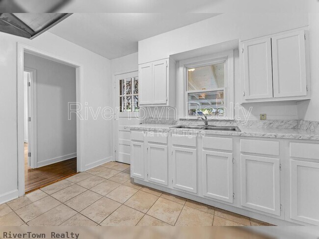 Building Photo - 810 Indian Dr