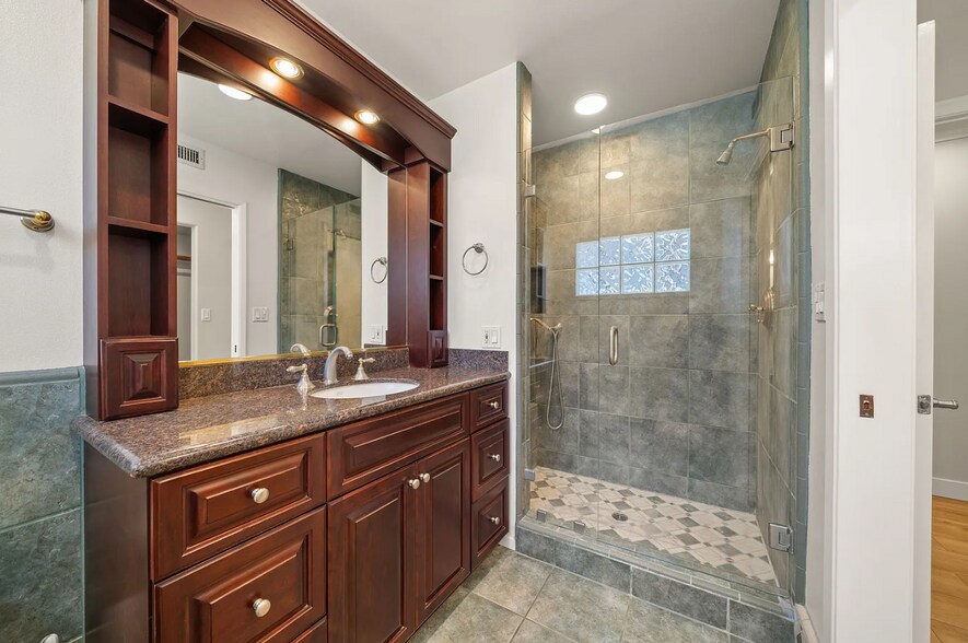 Primary Bathroom - 5441 Richmond Ave