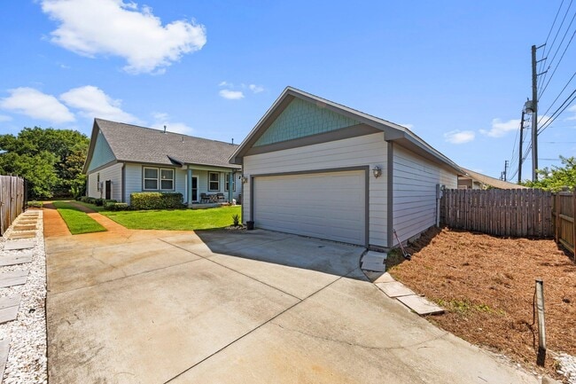 Building Photo - 828 Cannon Ln
