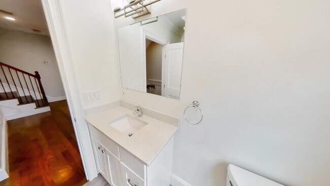 Building Photo - 39 Juniper St