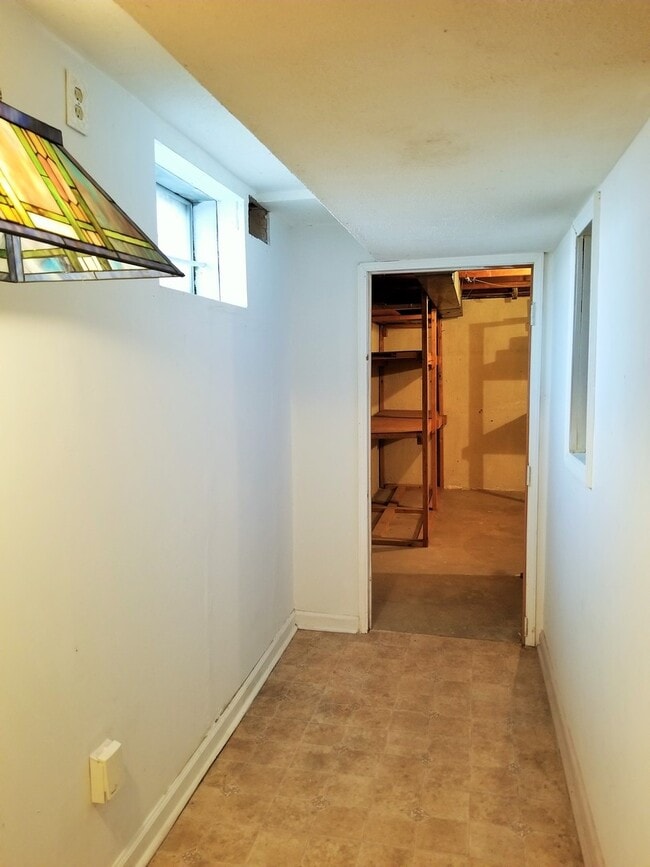 Building Photo - FRESH Paint!  Sprawling, Hurstbourne Ranch with Basement!  3 Bedrooms, 3 Full Baths, Hardwood Flo...