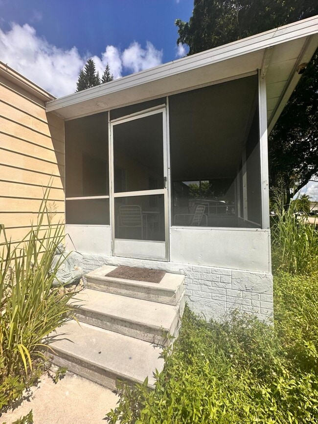 Building Photo - 11898 Cove Pl