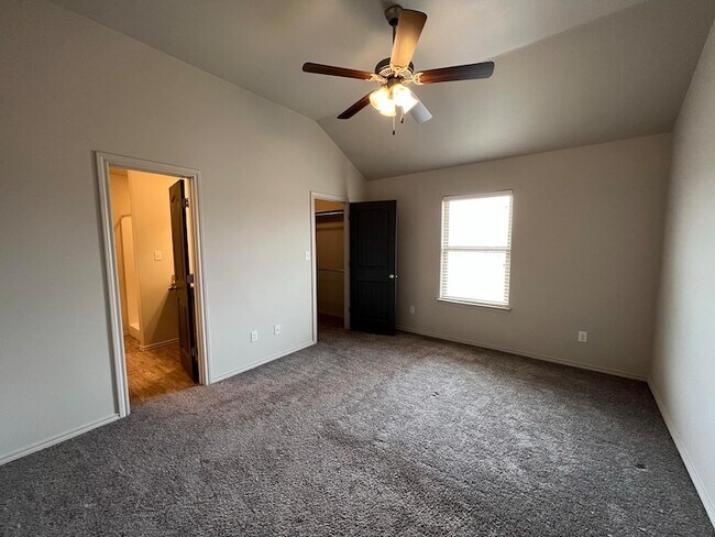 Building Photo - 716 Hillshire Ave