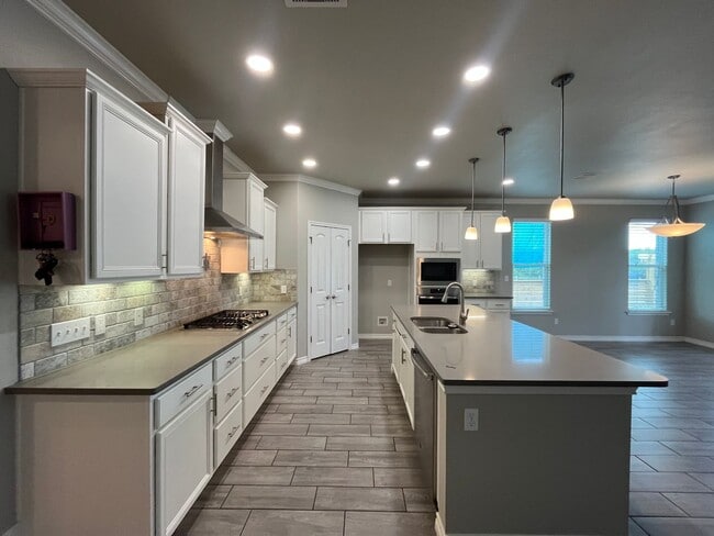 Building Photo - WALKING DISTANCE FROM OSO BAY WETLAND PRES...