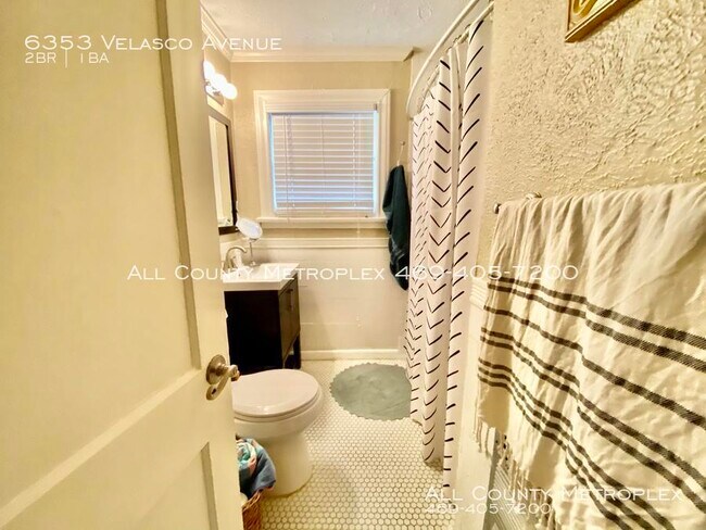 Building Photo - 6353 Velasco Ave