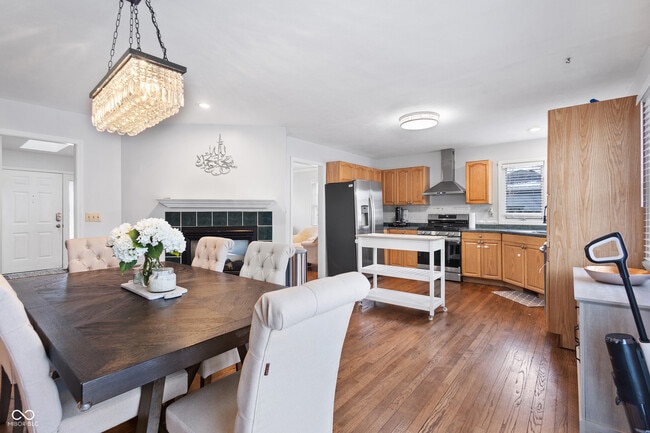 Building Photo - 1108 E 106th St