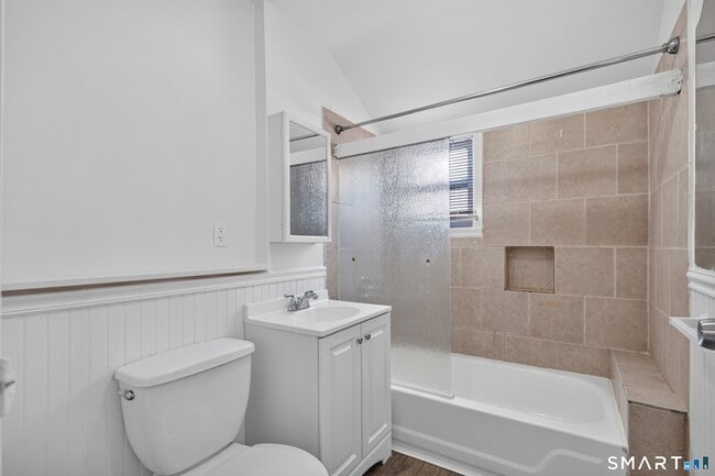 Building Photo - 40-44 Vine Street Unit 3
