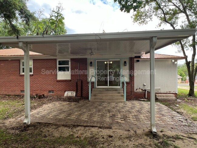 Building Photo - 3543 Bayou Blvd