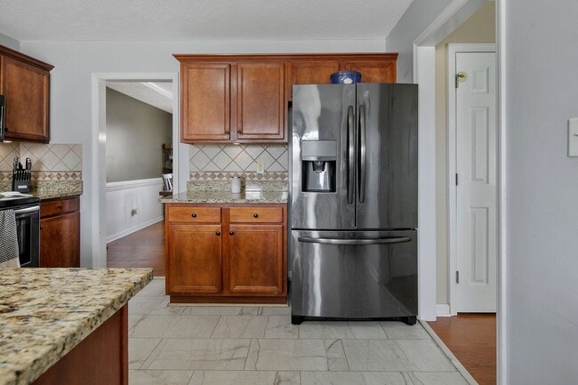 Building Photo - Stunning 4 Bed 3.5 Bath Home with Bonus Ro...