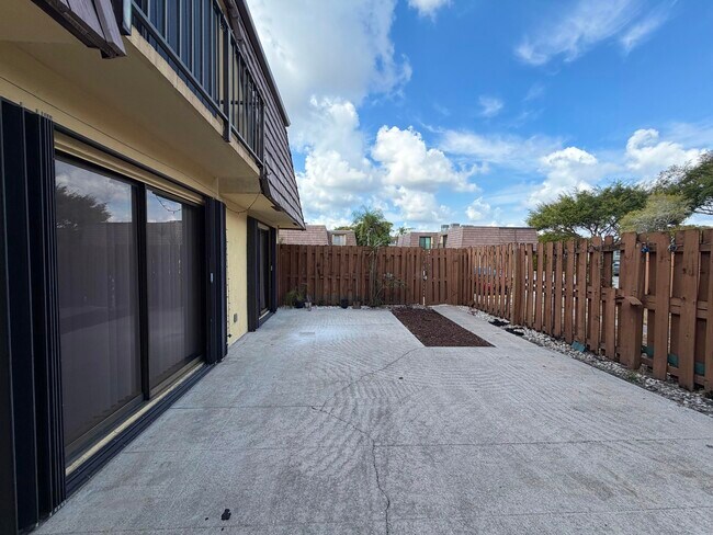 Building Photo - 731 Springdale Cir