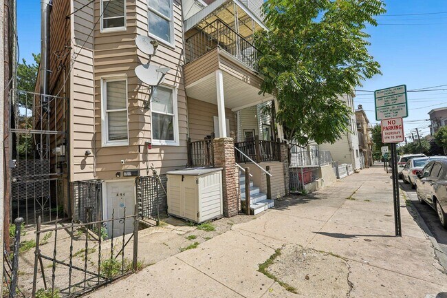 Building Photo - 414 Monastery Pl