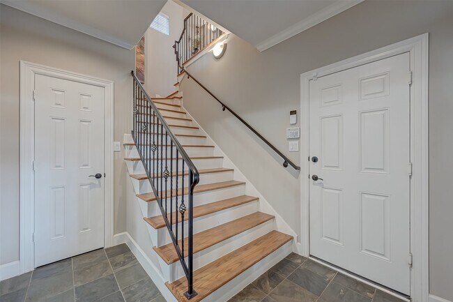 Building Photo - 410 Fowler St