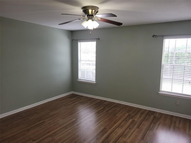 Building Photo - 940 Wycliffe Dr