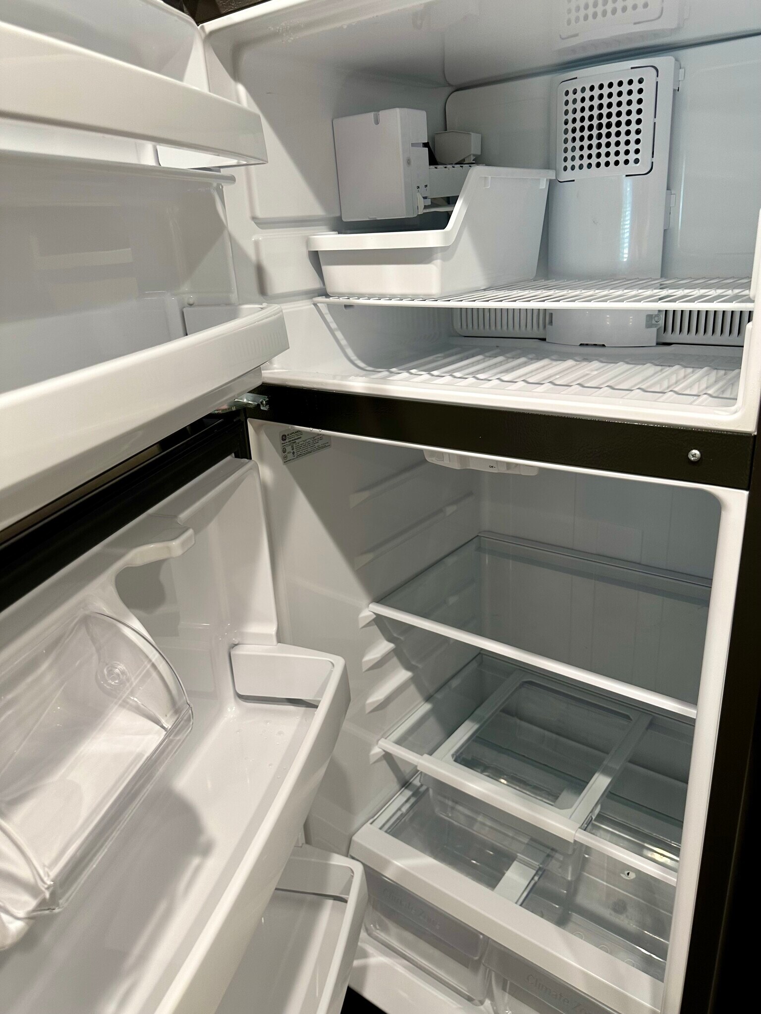 Fridge with ice-maker - 2304 Belle Ave NE