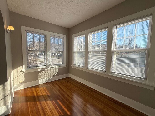 Building Photo - Charming 2 Bedroom Home with Garage on Corner Lot