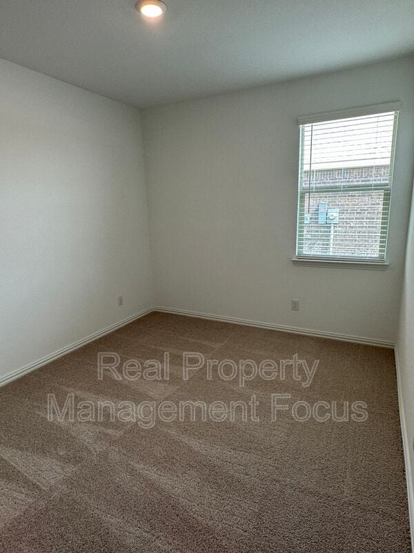 Building Photo - 239 Jenkinson Dr