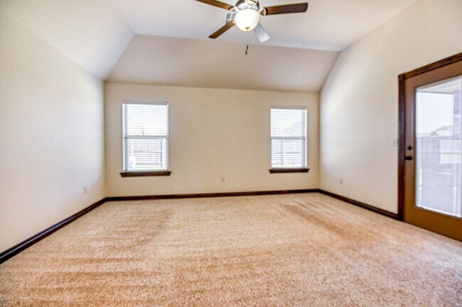 Building Photo - Beautiful home in Williamson Farms!