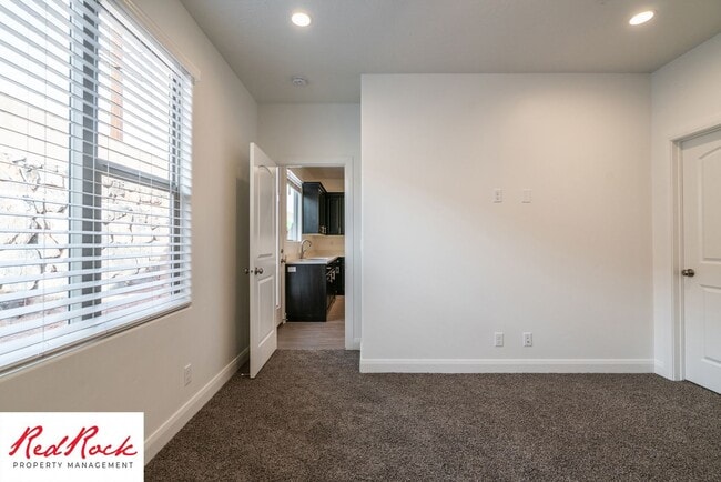 Building Photo - St. George 3 Bedroom Single-Level Home–$30...
