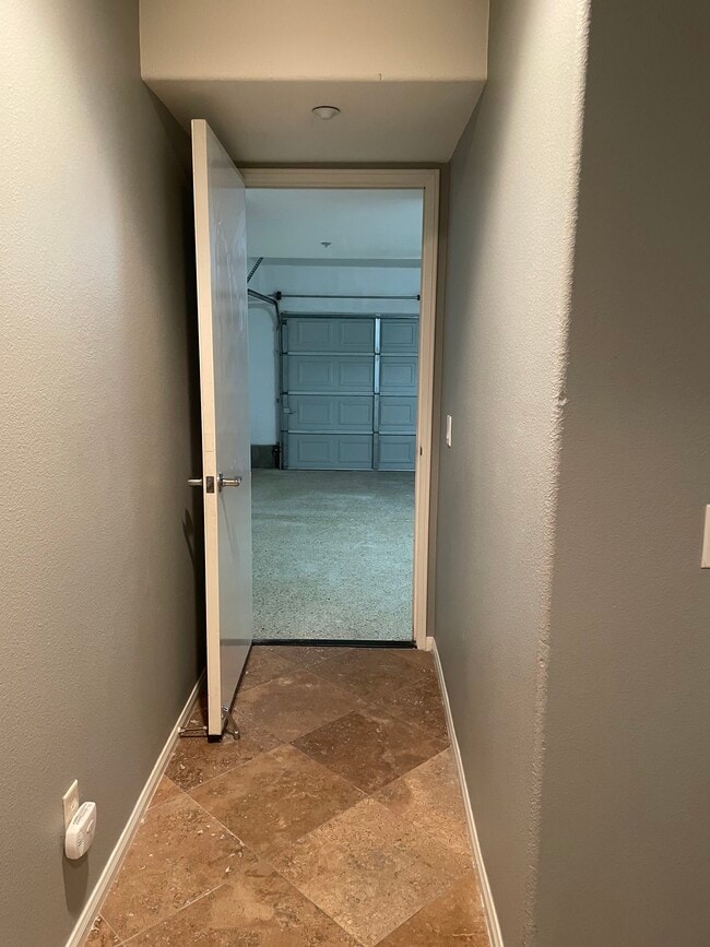 Building Photo - 380 Tesoro Gln