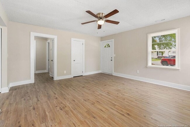 Building Photo - 223 W Cir Ct.