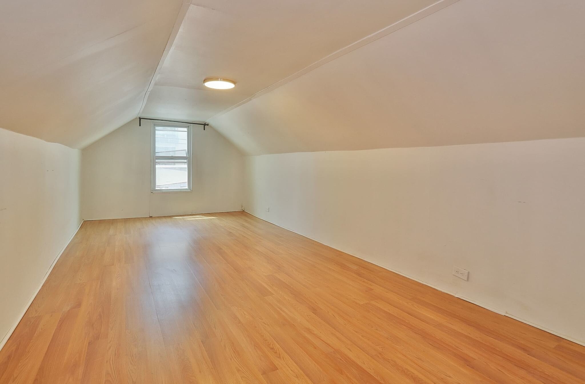 Building Photo - 166 Saint Pauls Ave