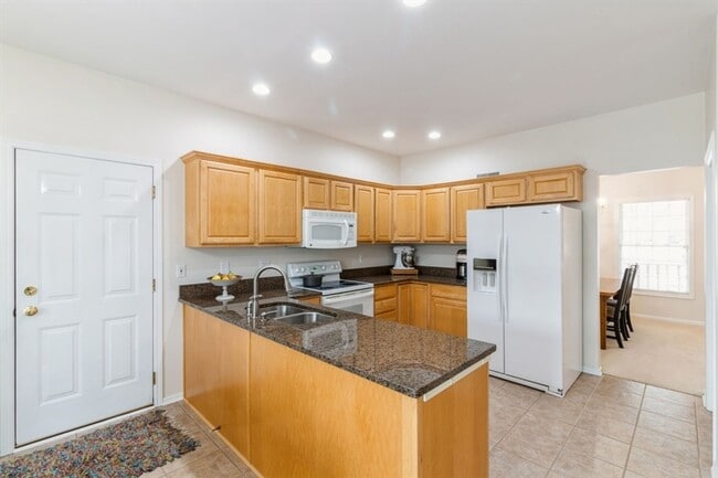 Building Photo - 2620 Camden Dr