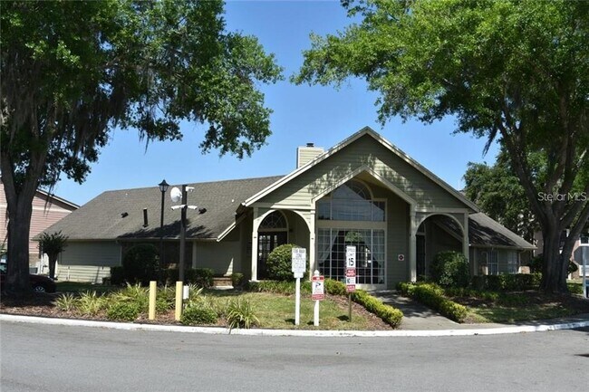 Building Photo - 10305 N Alafaya Trail