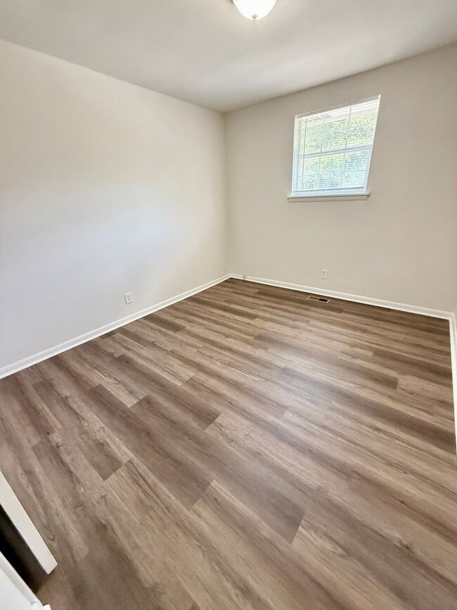 Building Photo - East Nashville living for $1400!!!   Avail Dec 1.  Act fast!