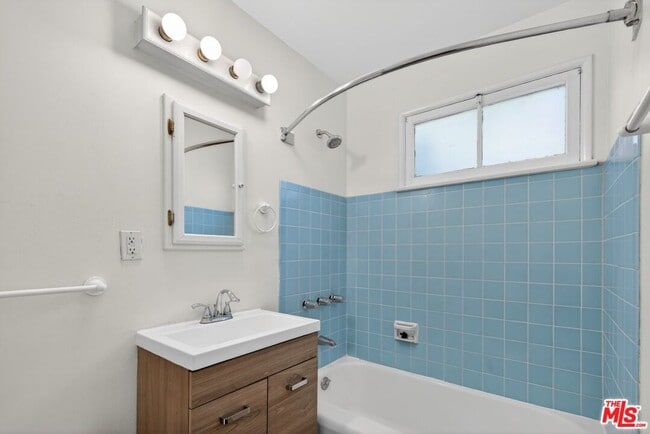 Building Photo - 626 Jamestown Rd