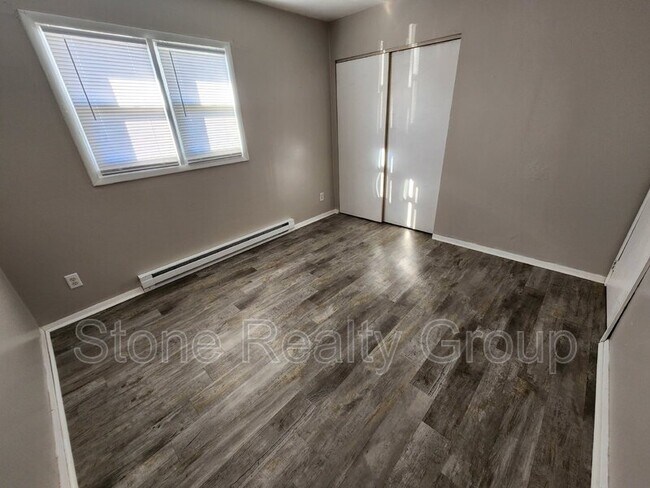 Building Photo - 5608 E Newcomer Ave