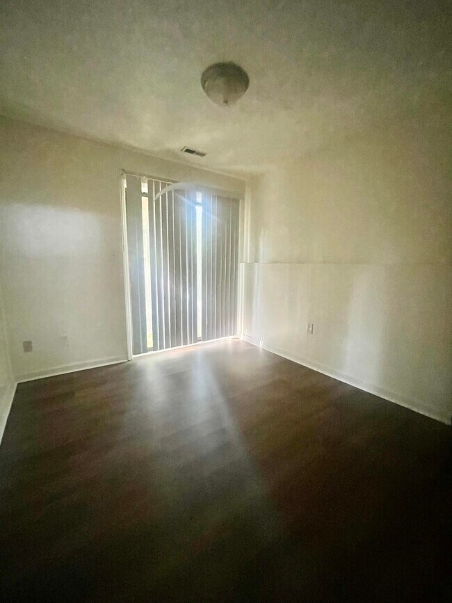 Building Photo - 452 Larkwood Dr