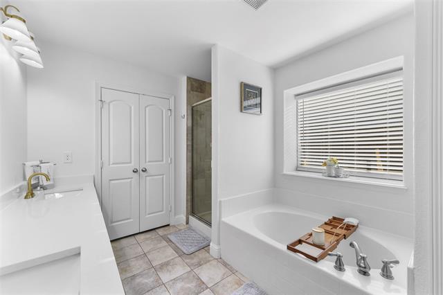 Building Photo - 3233 Clear Springs Dr