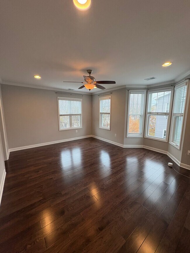 Building Photo - Beautiful Home Conveniently Located in Alexandria w/ Lower Level Suite