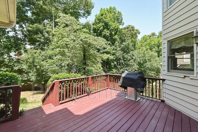 Building Photo - 120 Creekside Park Dr