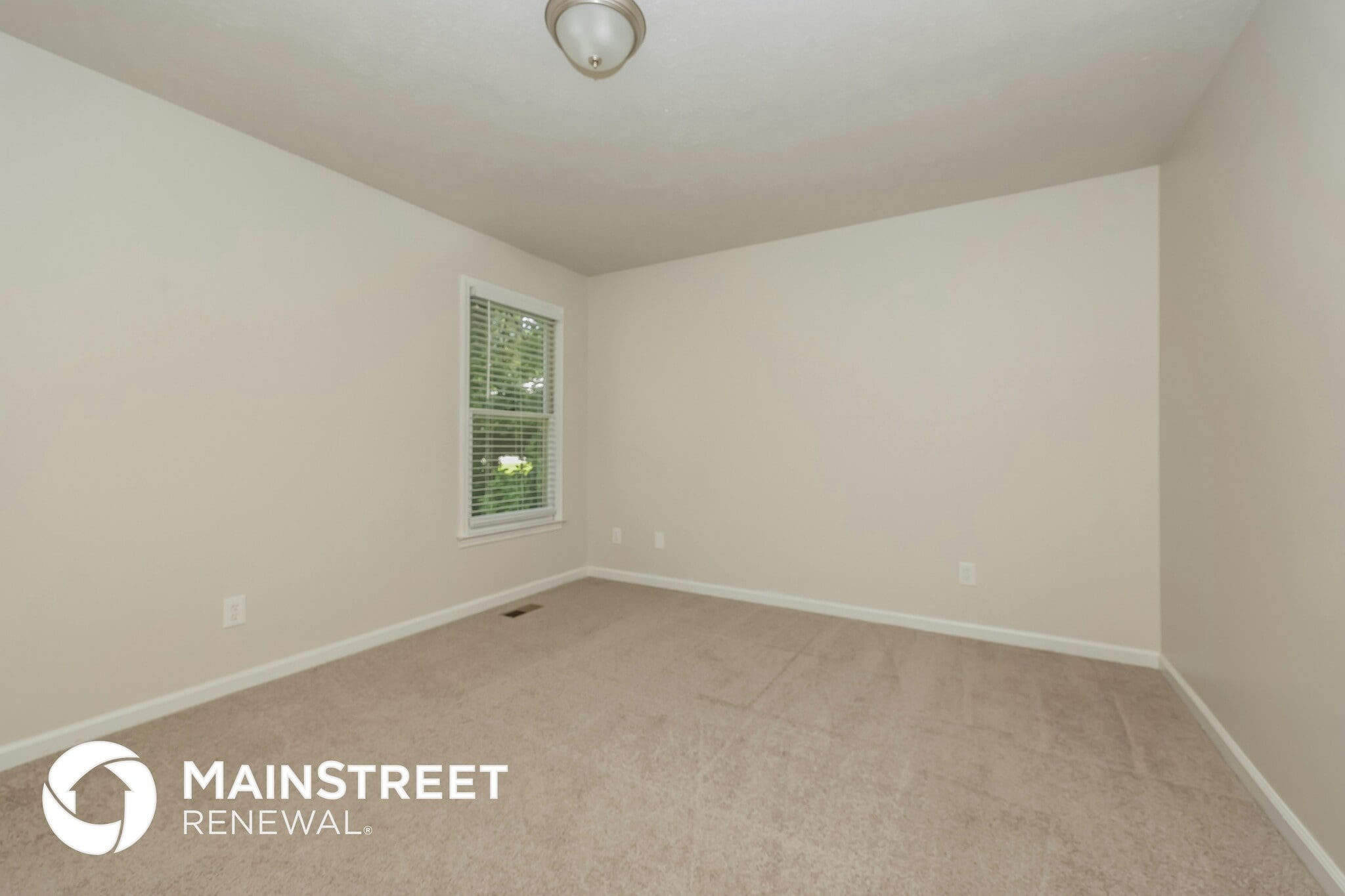 Building Photo - 4930 Cloverhill Dr