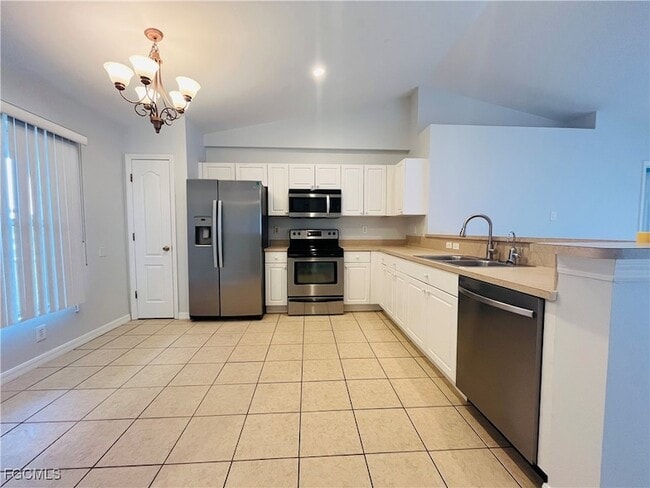 Building Photo - 313 NE 30th St