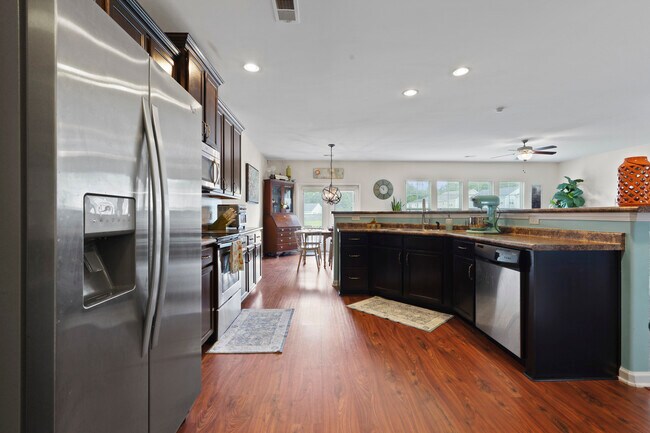 Building Photo - 18 Millwood Lake Dr