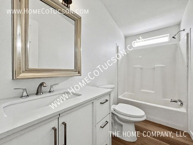 Building Photo - 9950 N El Uno Minor