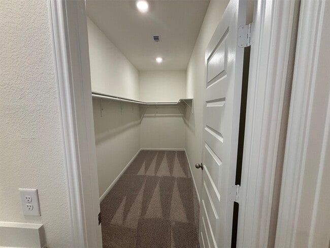 Building Photo - 4872 Sun Fls Dr