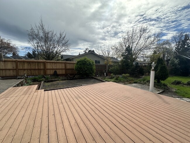 Building Photo - 795 E College St