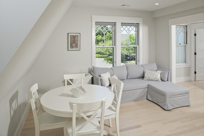 Building Photo - 397 Washington St