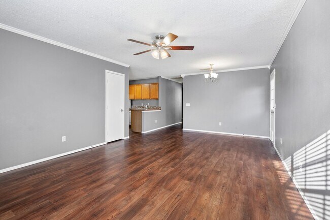 Building Photo - S Erika Ave Duplex