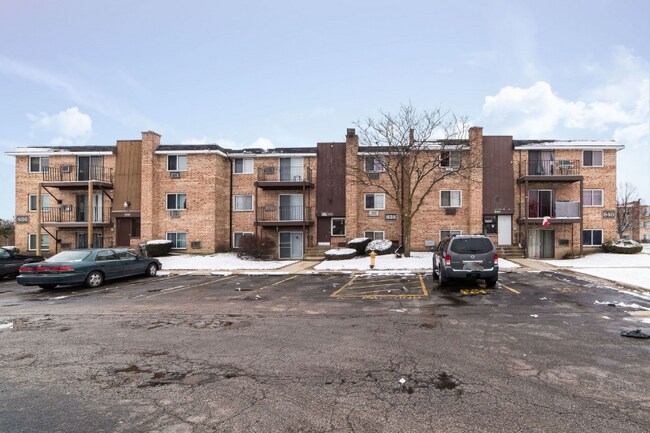 Building Photo - 832 College Blvd